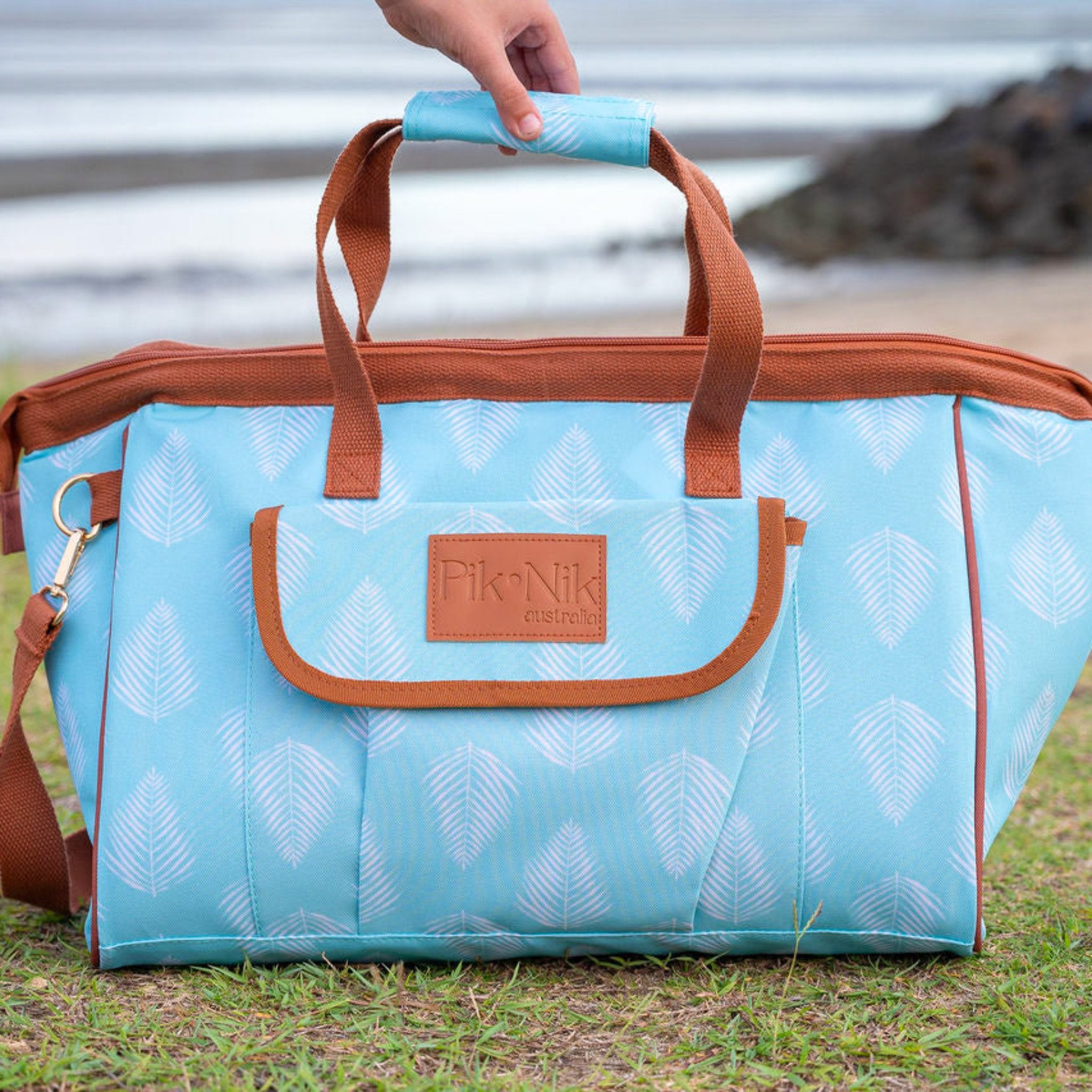 Pik•Nik Australia Machine Washable picnic rug Wind pegs included