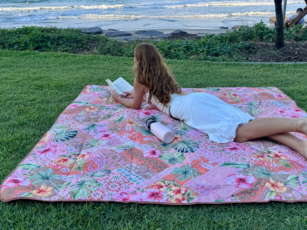 Pik•Nik Australia | Machine Washable picnic rug | Wind pegs included