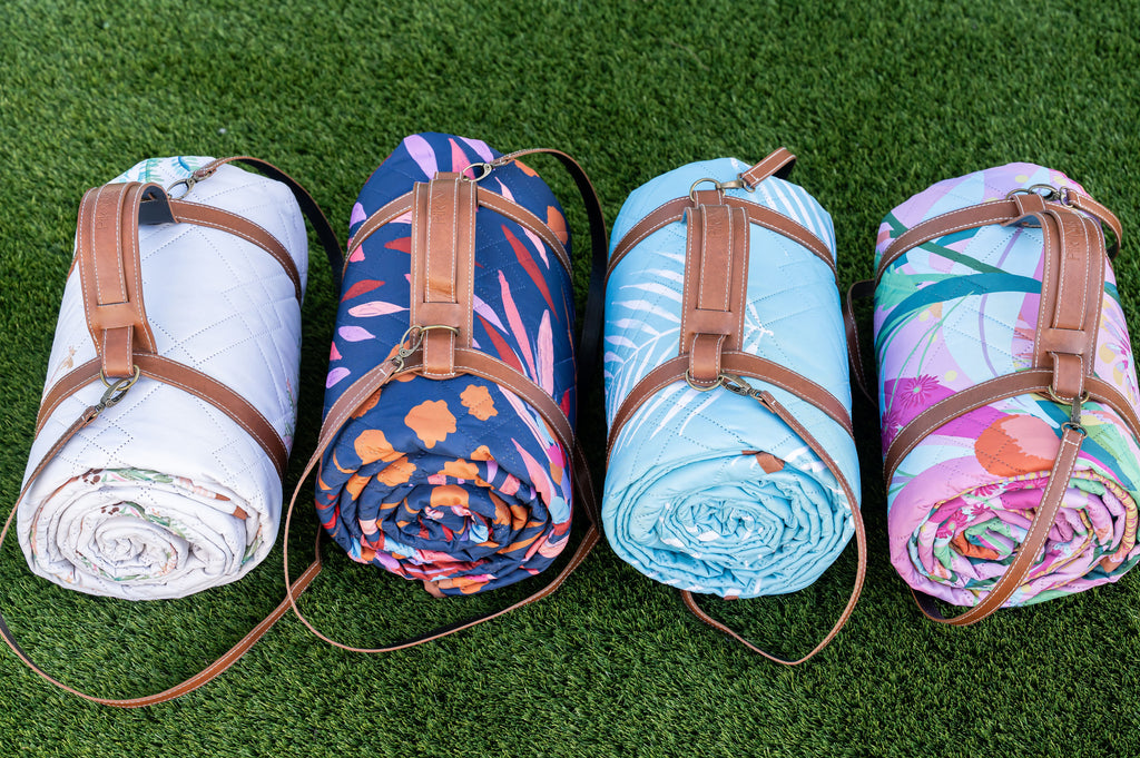 Pichnic Rug Pik•Nik Australia | Machine Washable picnic rug | Wind pegs included